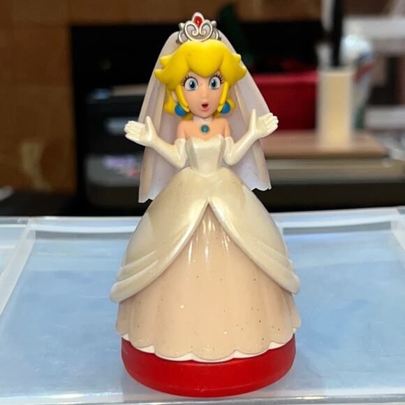 AMIIBO - Peach Wedding Dress (Super Mario Odyssey) - Picture 2 of 7